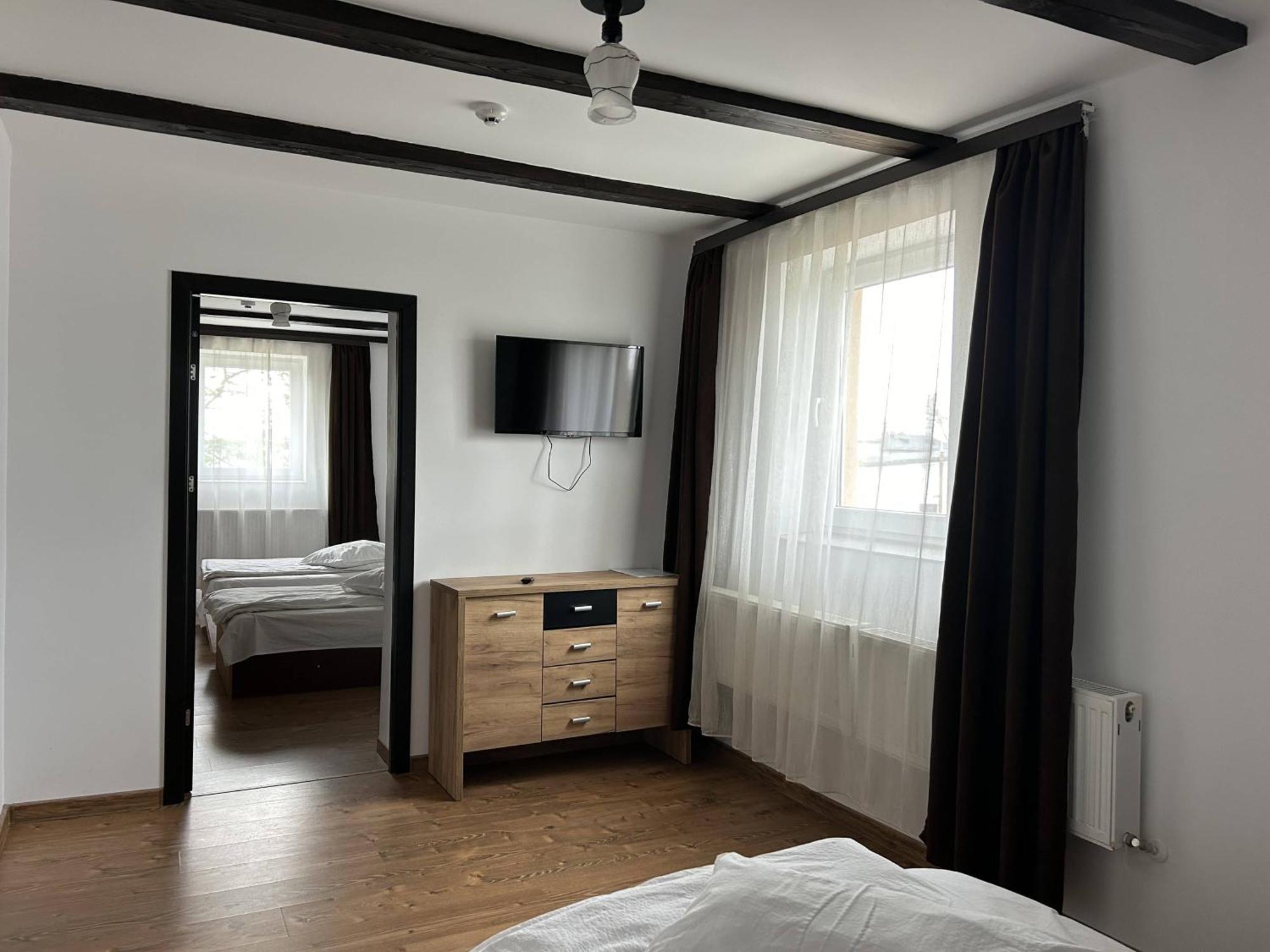 Hotel Intim Rădăuţi Εξωτερικό φωτογραφία