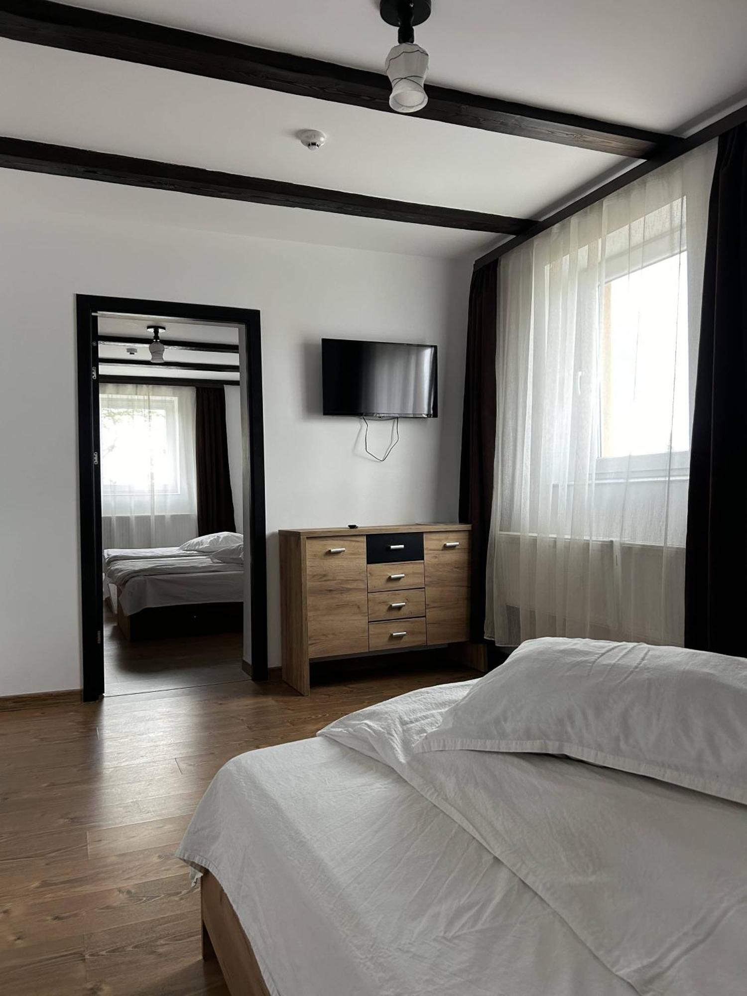 Hotel Intim Rădăuţi Εξωτερικό φωτογραφία