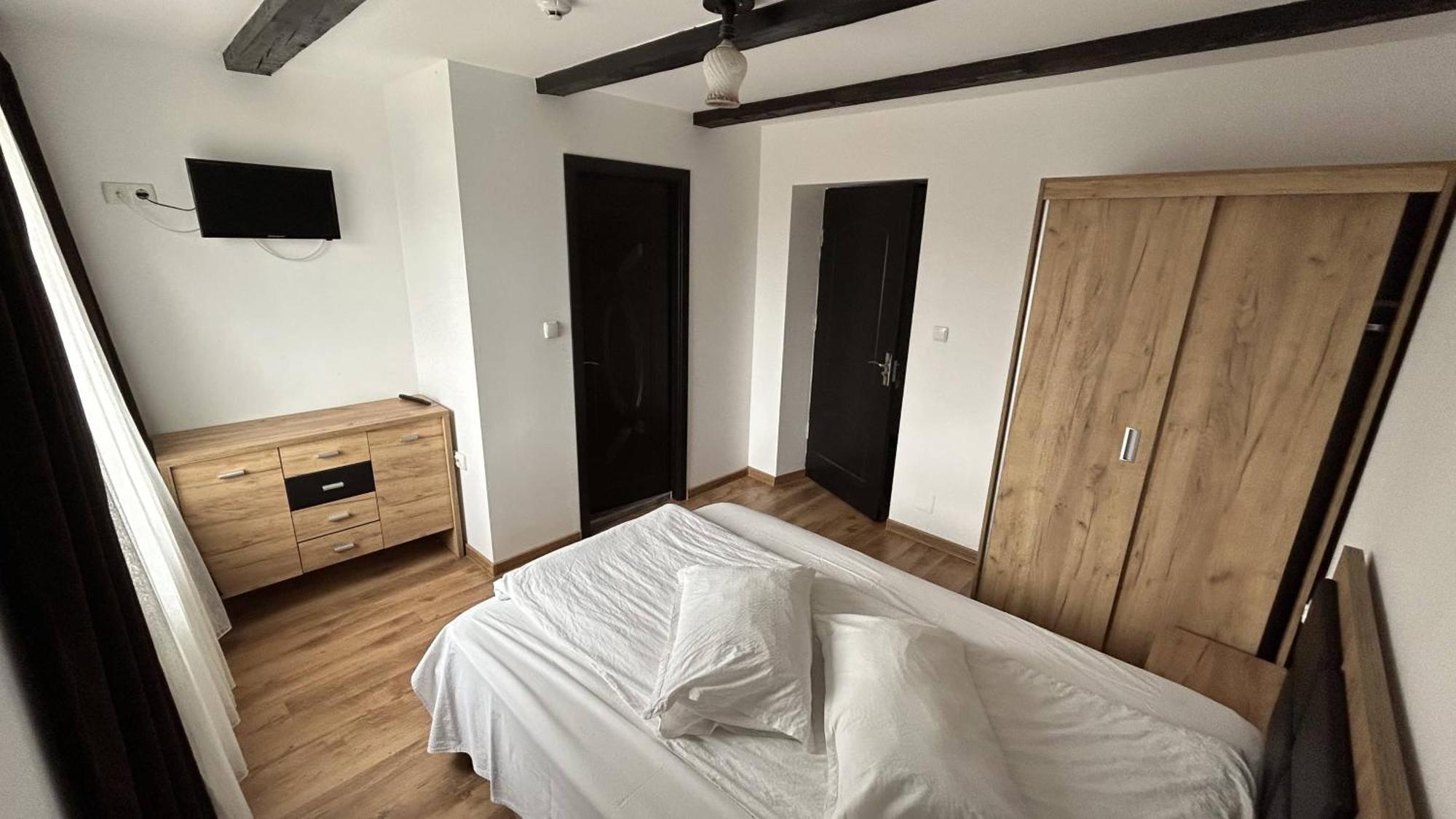 Hotel Intim Rădăuţi Εξωτερικό φωτογραφία