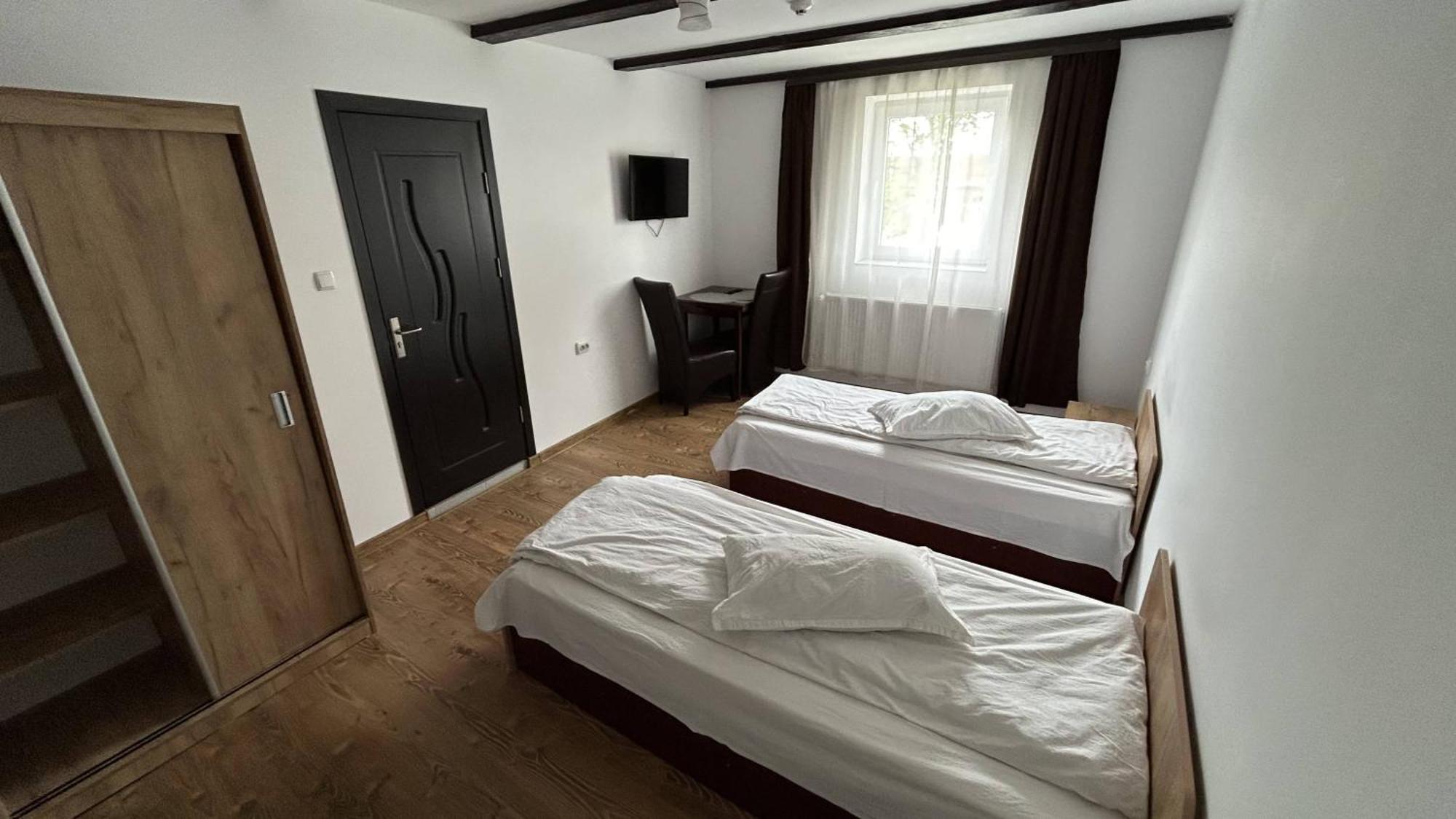 Hotel Intim Rădăuţi Εξωτερικό φωτογραφία