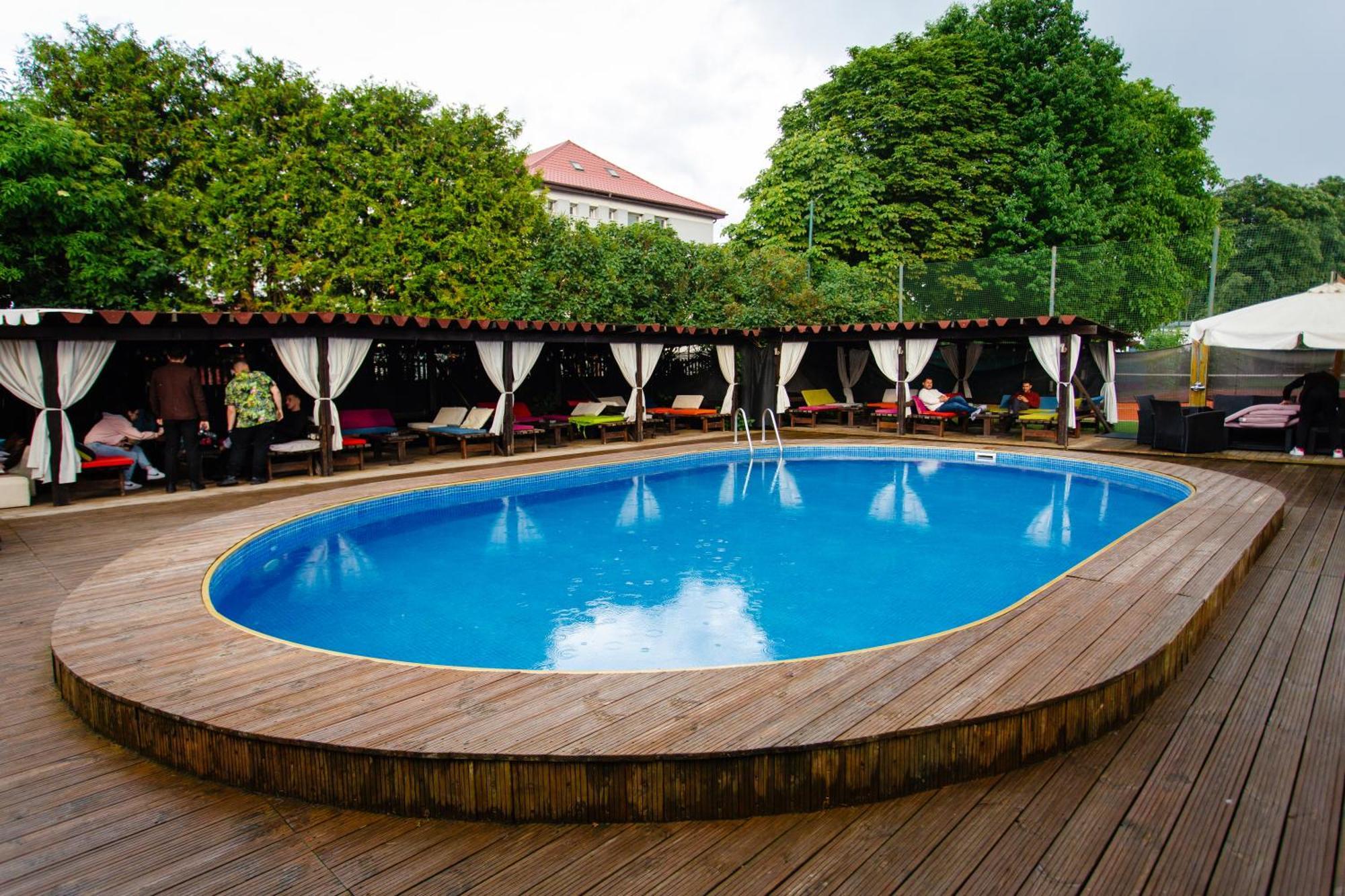 Hotel Intim Rădăuţi Εξωτερικό φωτογραφία