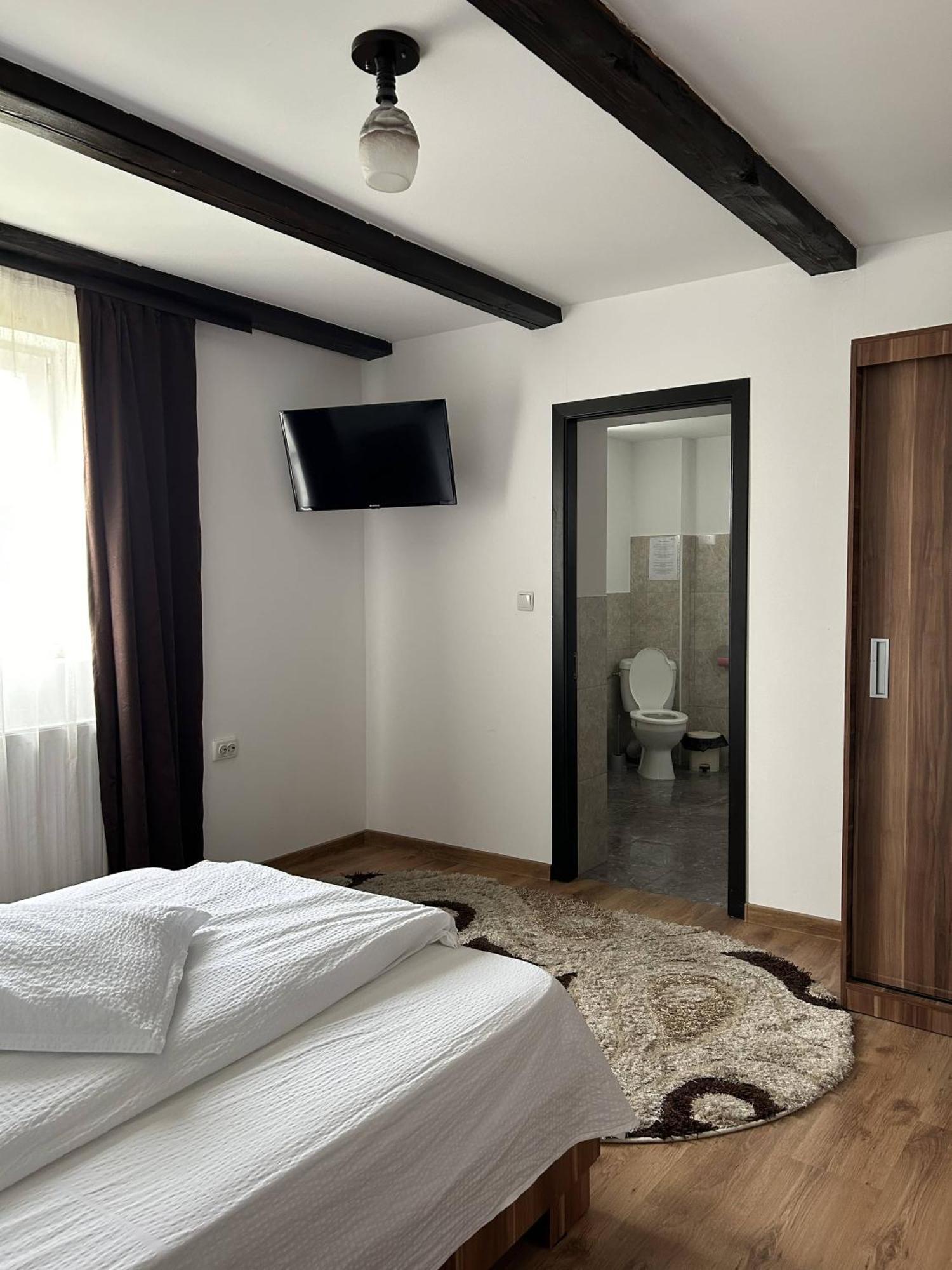 Hotel Intim Rădăuţi Εξωτερικό φωτογραφία