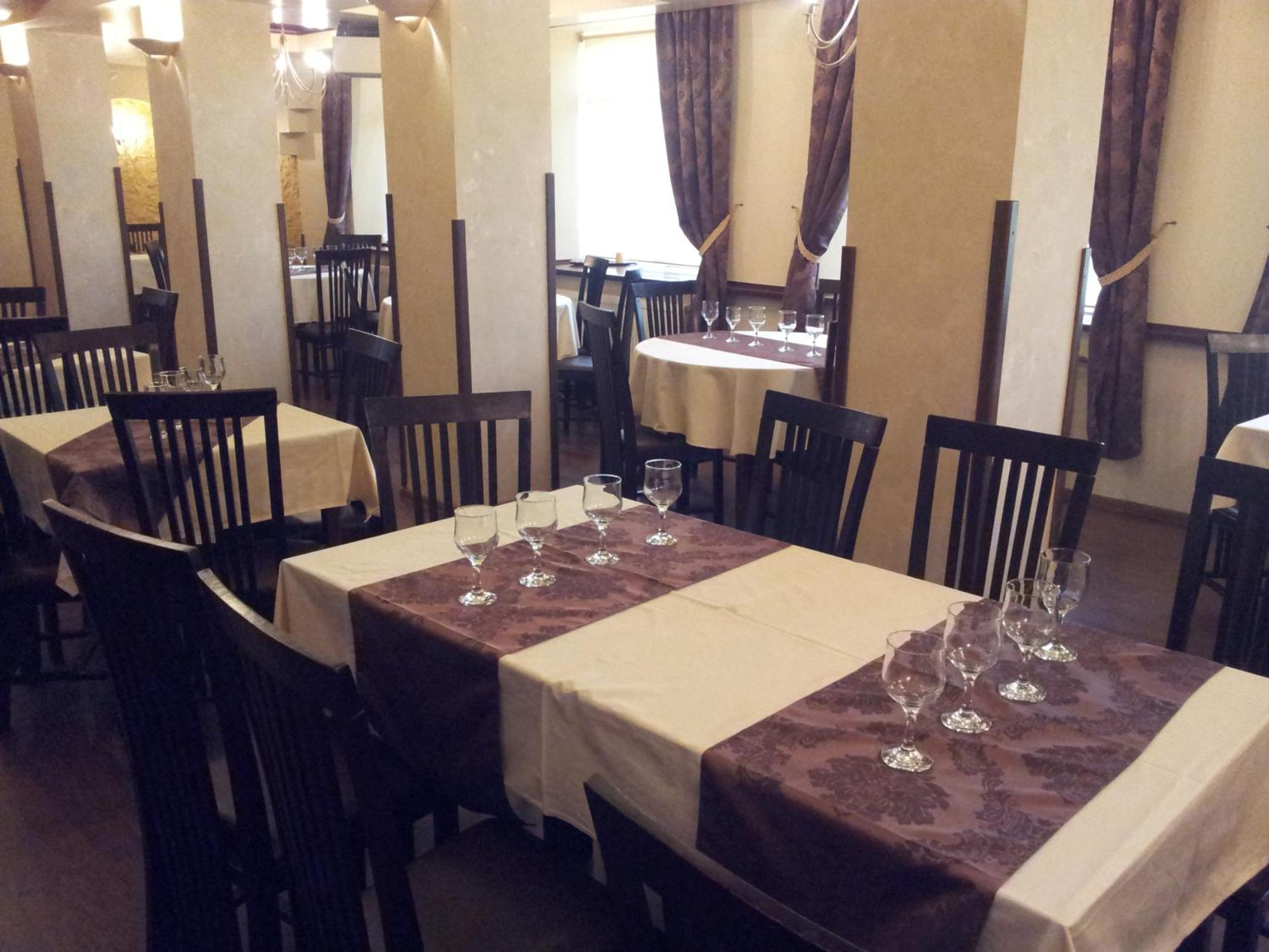 Hotel Intim Rădăuţi Εξωτερικό φωτογραφία