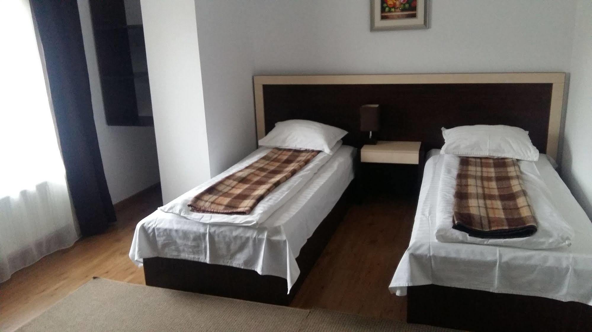 Hotel Intim Rădăuţi Εξωτερικό φωτογραφία