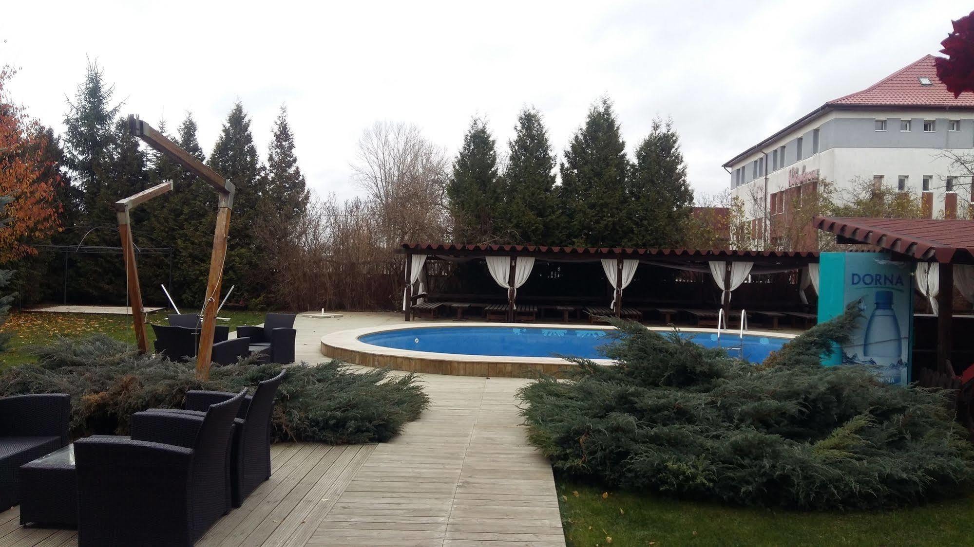 Hotel Intim Rădăuţi Εξωτερικό φωτογραφία